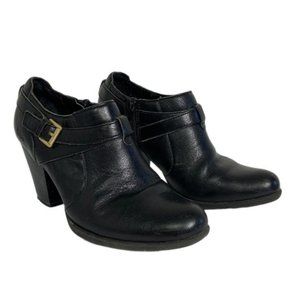 Born BOC Black Ankle Boots Heeled Size 7 Style Z01503 Leather Strap Buckle Shoes